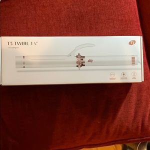 Never opened T3 single pass 1 1/4 curling iron